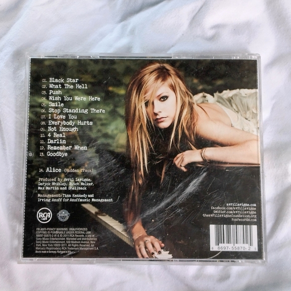 Avril Lavigne Goodbye Lullaby - Picture 2 of 2